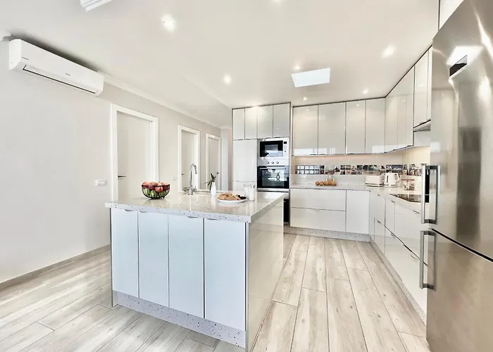 Paulmarie Superior Ocean Lounge