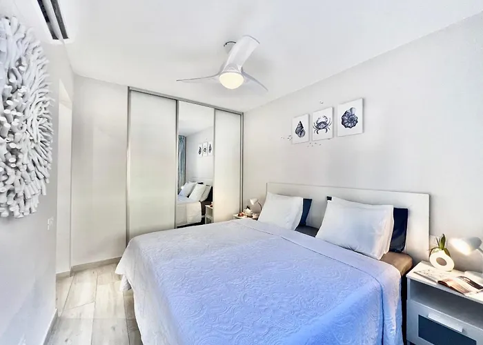 Paulmarie Superior Ocean Lounge *