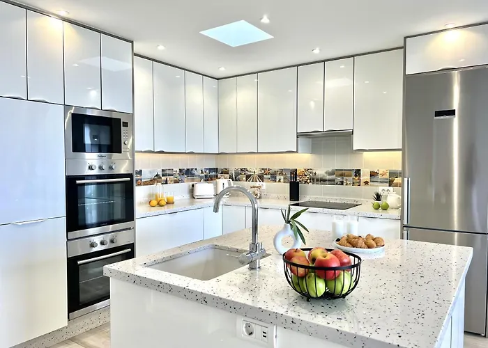 Paulmarie Superior Ocean Lounge *