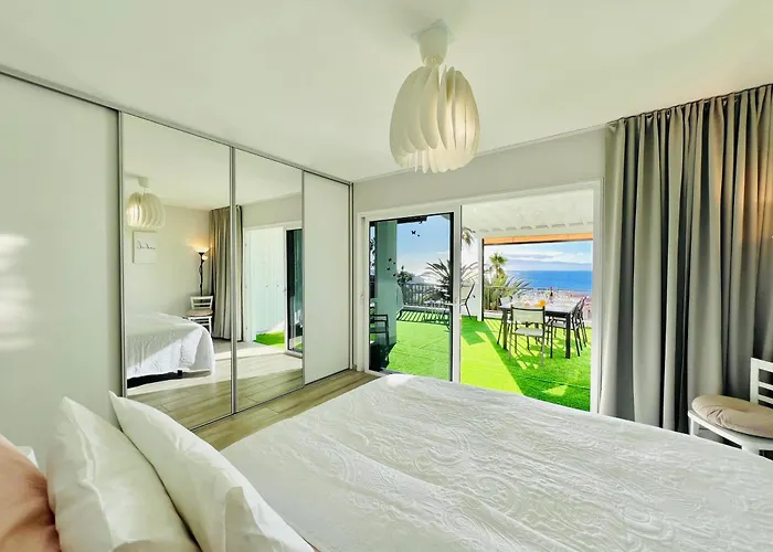 Paulmarie Superior Ocean Lounge